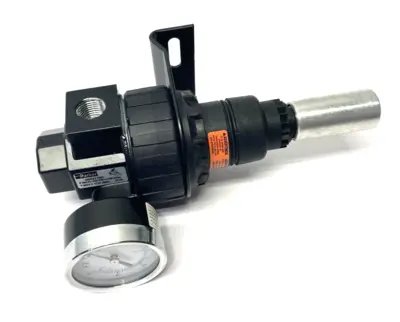 USED PARKER COMPACT REGULATOR, 1/4" PORTS, W/ GAUGE