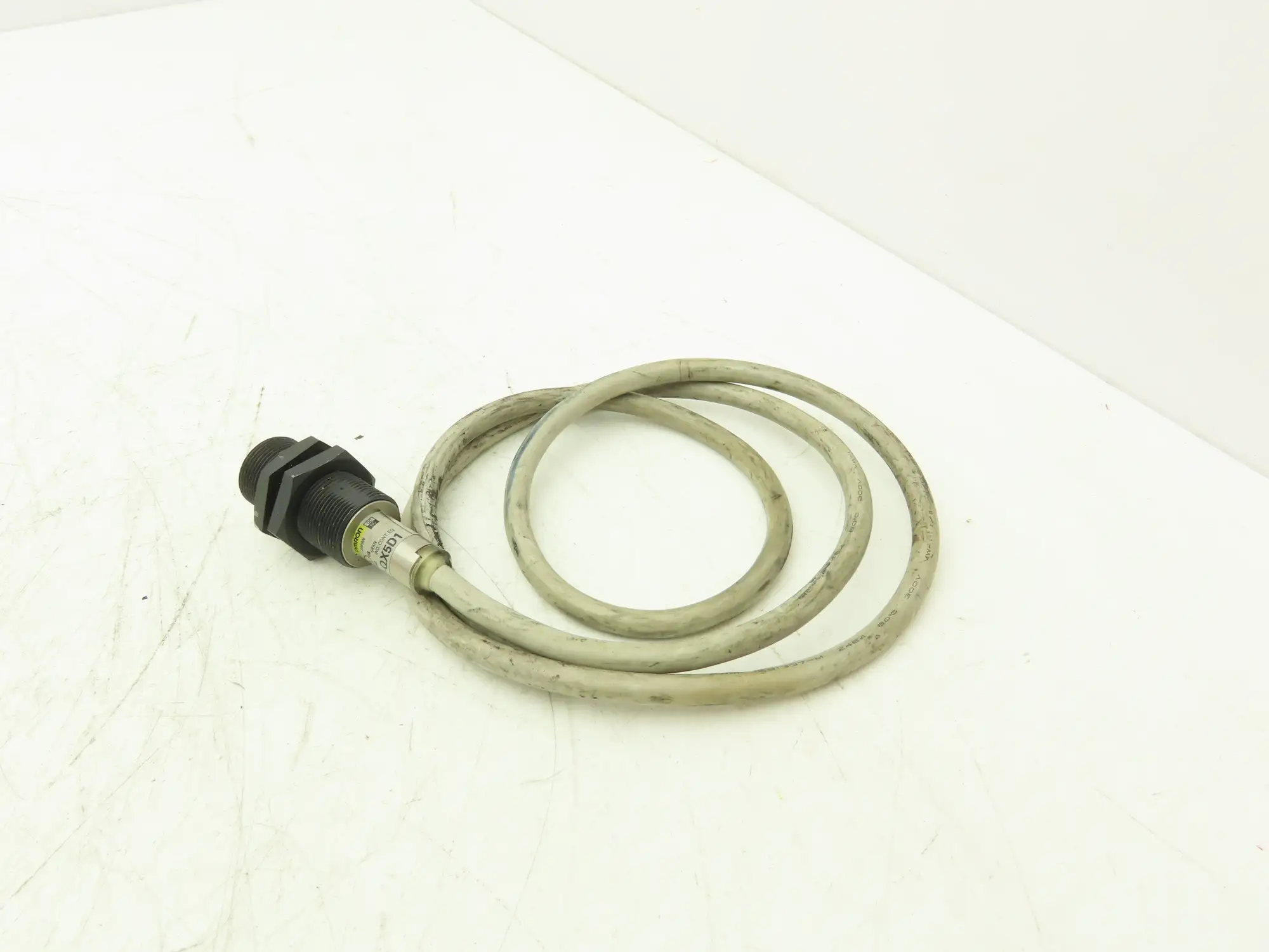 Omron E2FM-QX5D1 Inductive Proximity Sensor 36" Cut Cable