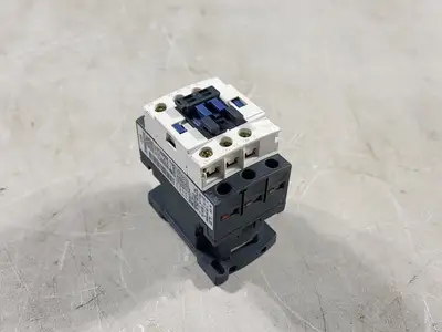 32 Amp, 3 Pole, 2 NO + 2 NC, 115 VAC Coil Contactor C05F7