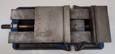 KURT D688 AngLock Vise Vises | Machinery Central (10)