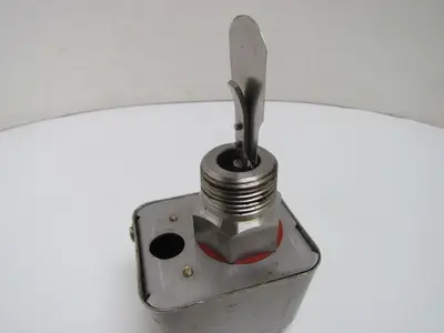 SCM Flow Switch Max Pressure 1.0 MPA Max Temp 70C Amp Rating 250VAC 15A 1" NPT