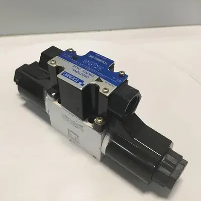 USED TOKIMEC DG4V-3-6C-M-P7-H-7-52