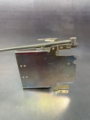 ALLEN BRADLEY 1494V-M40 SER. A Breaker Disconnect Hardware (4E-19)