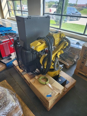 Used 2007 FANUC ARC MATE 100IB/6S 1215-B811 Robots Missouri US | Revelation Machinery #874565