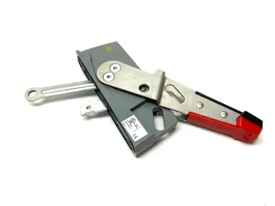 USED SIEMENS FLANGE MOUNTED DISCONNECT HANDLE RED/BLACK, METAL BODY