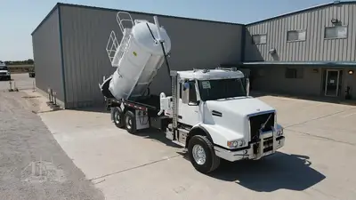 Used 2019 VOLVO VHD64B200 Vacuum Truck Texas US | Roll Off Truck World #1492006