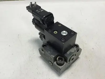 USED VICKERS DTSPC-EHST-210B-24V