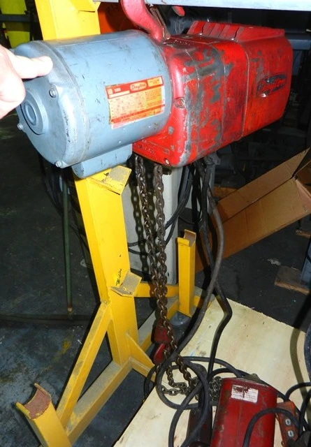 DAYTON 1,000 LBS. CHAIN HOIST