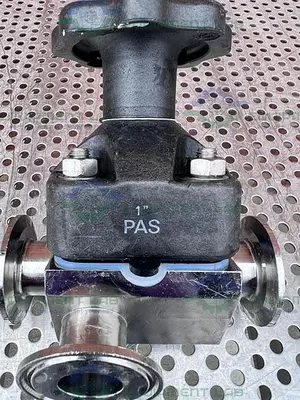 USED ITT PURE FLO 3-WAY 1-316L-RA20MAX-CWP150 DIAPHRAGM VALVE W/ 1" SANITARY FITTING
