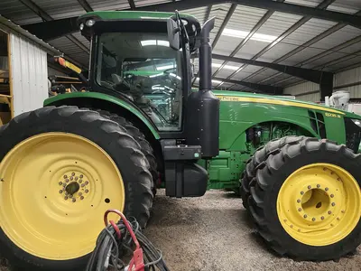 USED 2013 JOHN DEERE 8235R