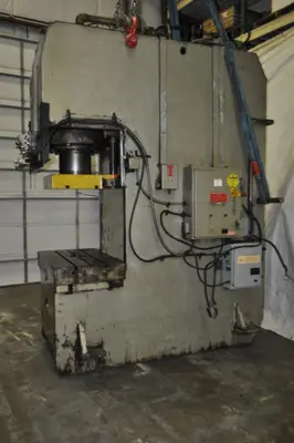 USED 1976 PACIFIC 300 PF II