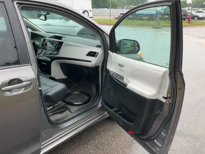 USED 2011 TOYOTA SIENNA