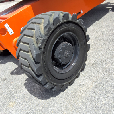 USED 2013 JLG 800AJ
