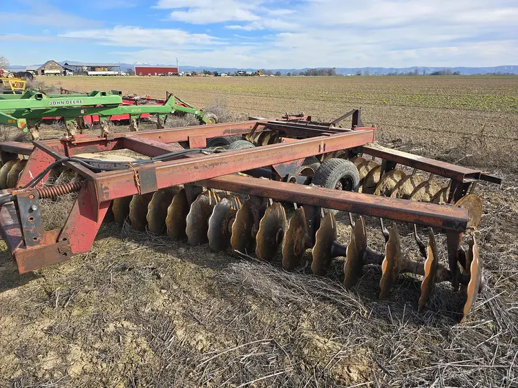 Used INTERNATIONAL 21' Disc Harrows Idaho US | Berry Machinery #910941