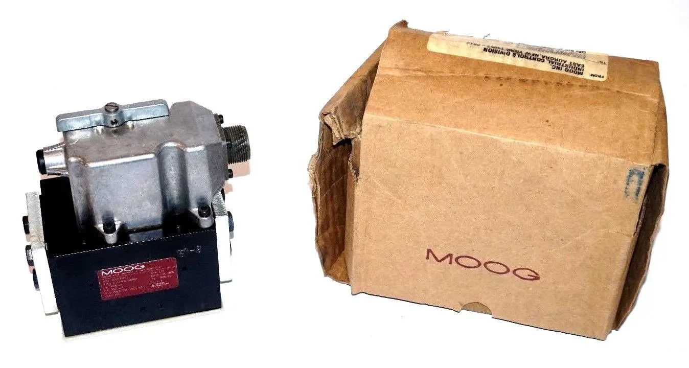 NEW MOOG 631F734F1 SERVO VALVE TYPE P10JXFM4VBRM 4500 PSI