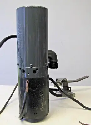 Monarch Hydraulics 12V DC Hydraulic Pump 2114 with Ram 12 VDC 2500 psi 1 Gallon
