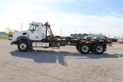 New | in-Stock 2025 MACK GRANITE 64BR Rolloff Trucks Texas US | Roll Off Truck World #1491919