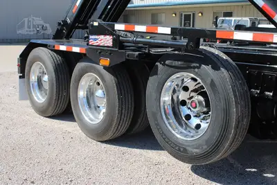 New | in-Stock 2027 PETERBILT 548 Rolloff Trucks Texas US | Roll Off Truck World #1492018