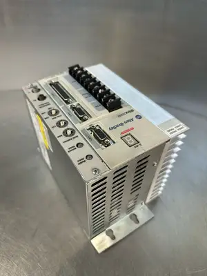 Allen-Bradley 2098-DSD-010-SE /C 120/240Vac Ultra 3000 (7.5.1)