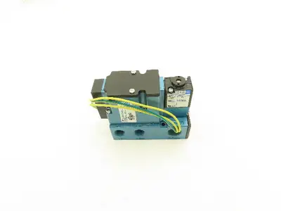MAC 6211C-211-PM-111DA Pneumatic Single Solenoid Valve 120V 3/8"NPT Manifold