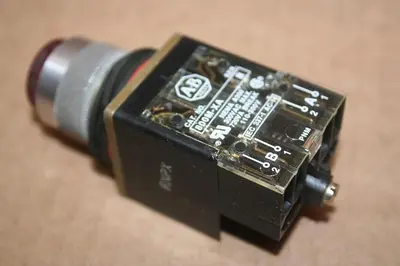 USED ALLEN BRADLEY 800MR-QB24 RED