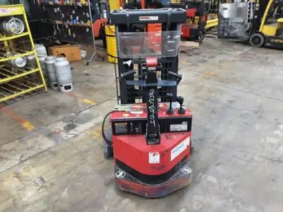 USED 2017 RAYMOND RSS40