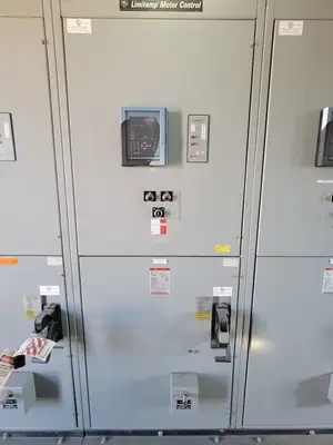 5kV Motor Control Center (MCC) Unit w/ (4) Breakers & (2) Load-Break Switches