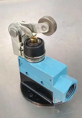 Micro Switch BZV6-2RN2 Limit Switch Top Roller Arm Loc4D4