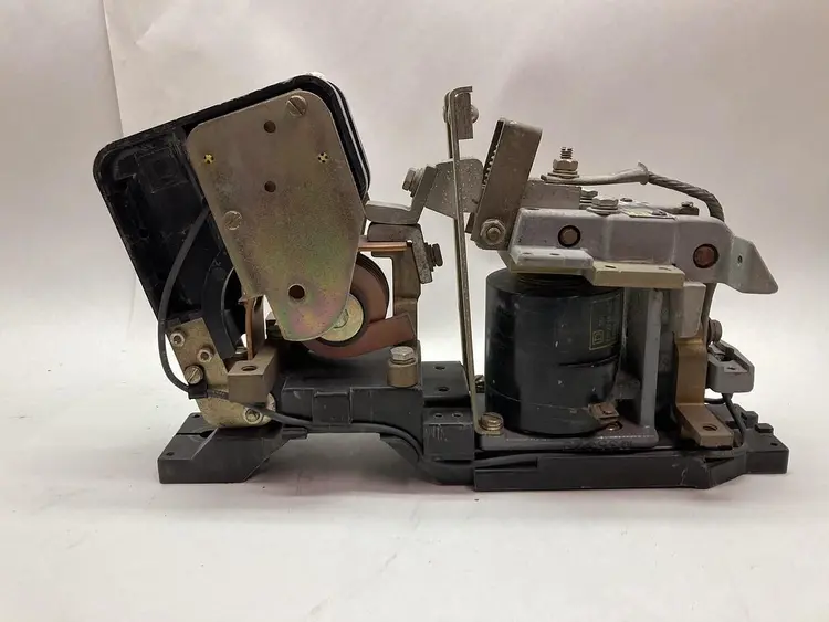 Used INDUSTRIAL MRO 7004 MEO1 PLC Contactors | Surplus Asset Holdings #1227239