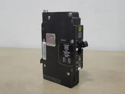 NEW SQUARE D EDB16015