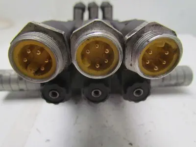 Parker B562ACD53C 3 B5 Series Pneumatic Valves on base w/ FB7 Silencers