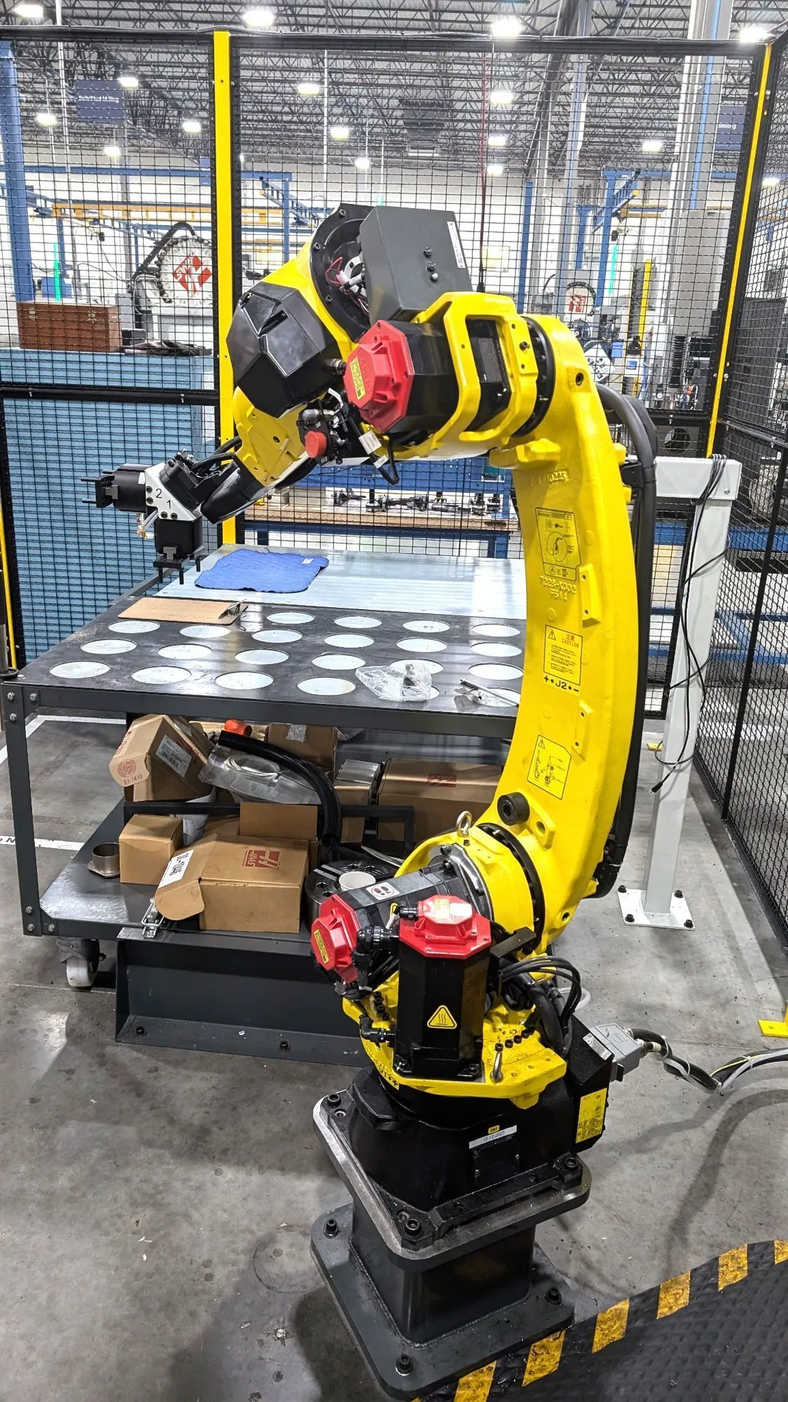 USED 2021 HAAS 25KG ROBOT PACKAGE 2