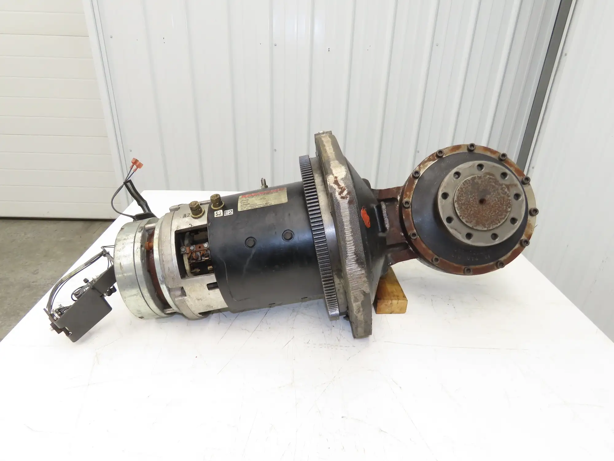 Raymond FD2-4002 36/48V DC Drive Motor Steering Swivel Wheel Hub Assy 410027