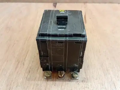 Used SQUARE D QOB315 Switchgears British Columbia CA | Lenmark #1438491