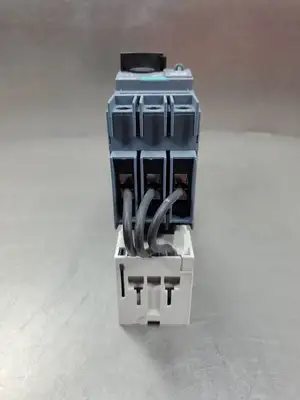 USED Siemens 3RV2711-1DD10 Circuit Breaker w/8US1251-5DS10 Base Unit