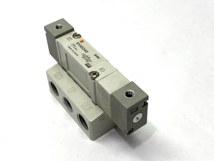 Used SMC AIR PILOT VALVE & BASE MOUNT 1/4" NPT Solenoid Valves Michigan US | Maverick Industrial Sales #1092621