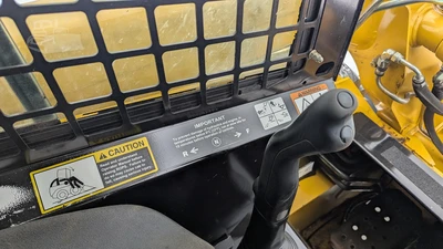 USED 2004 DEERE 240 II