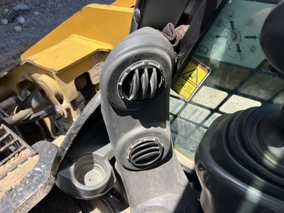 USED 2015 CAT 277D