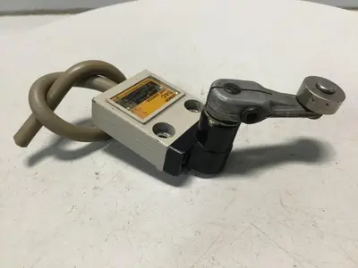 USED OMRON D4C-9033