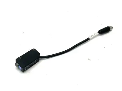 PZ-M62P | Keyence  Built-In Amplifier Photoelectric Sensor Square Retro-Reflective - Used