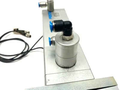 USED FESTO COMPACT CYLINDER W/ CLAMPING UNIT 548210