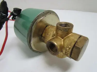 Asco Red Hat Valve 835223 Solenoid Control Valve 1/4" NPT 120 VAC 3 Way