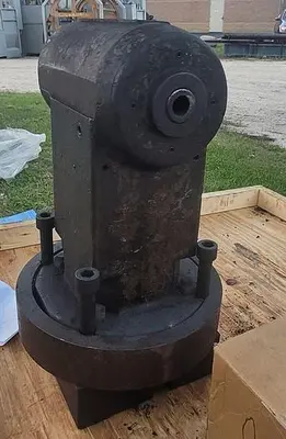 Larger CAT 50 Taper Cincinatti Type Right Angle Milling Head 2 3/4'' Hole