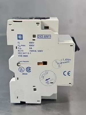 Telemecanique GV2-M08 Motor Starter W/ GV2AN11 Auxiliary Contact loc4D13