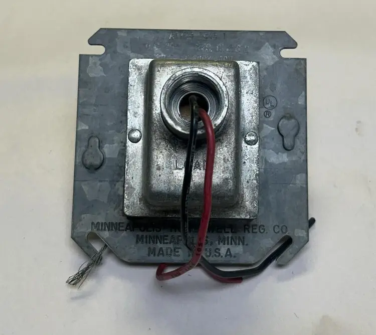 Used HONEYWELL AT72D1048 Miscellaneous Equipment (Electrical & Power) | Surplus Asset Holdings #1202290