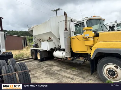 Used 1997 MACK RD690S Tanker trucks Texas US | Proxy Equipment #1426006