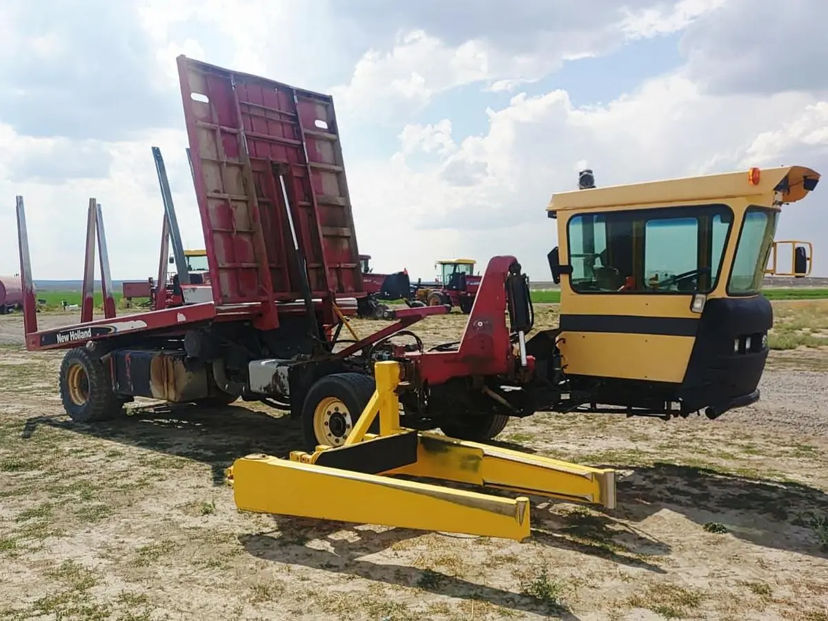 USED 2005 NEW HOLLAND BW28