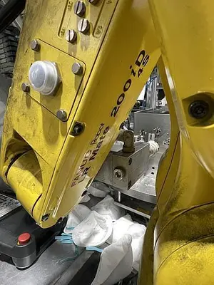 Used FANUC N95 FACE MASK NOSE CLIP FANUC ROBOTIC ASSEMBLE AND ATTACHING CELL BY ACE NEW 2020 Robotic Welding Cells | Harbor Machinery Inc. #1283352