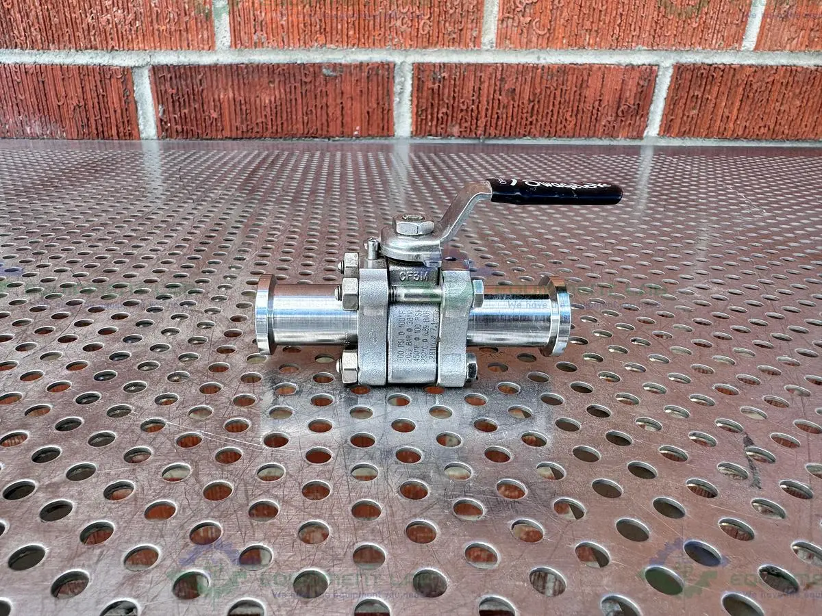 USED SWAGELOK SS-62TSC8 -EP  STAINLESS STEEL BALL VALVE  W/ 1/2" SANITARY FITTING