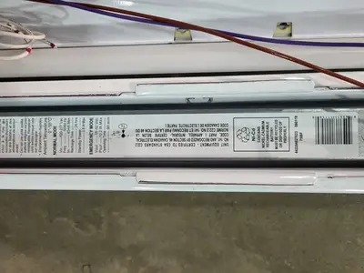 NEW DAY-BRITE FSS470L840-UNV